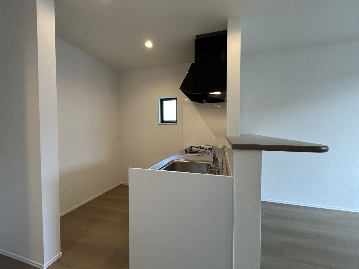 ハイカウンターでご飯も良し。