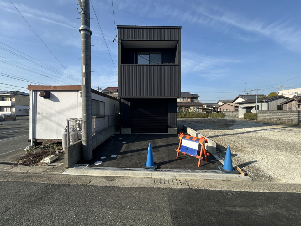 ガルバリウム鋼板のおしゃれな外観。