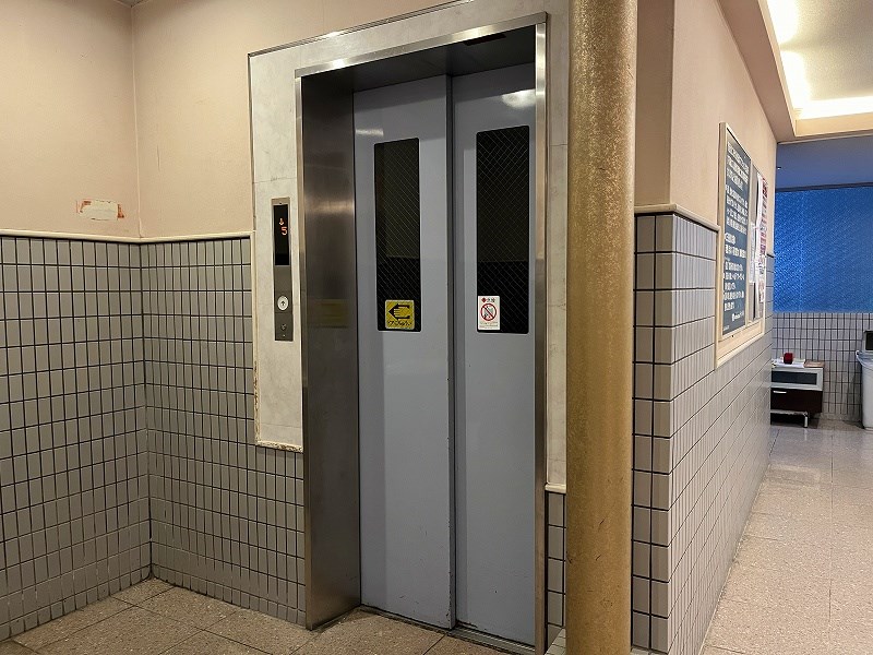 エレベーター付きで移動も楽々♪