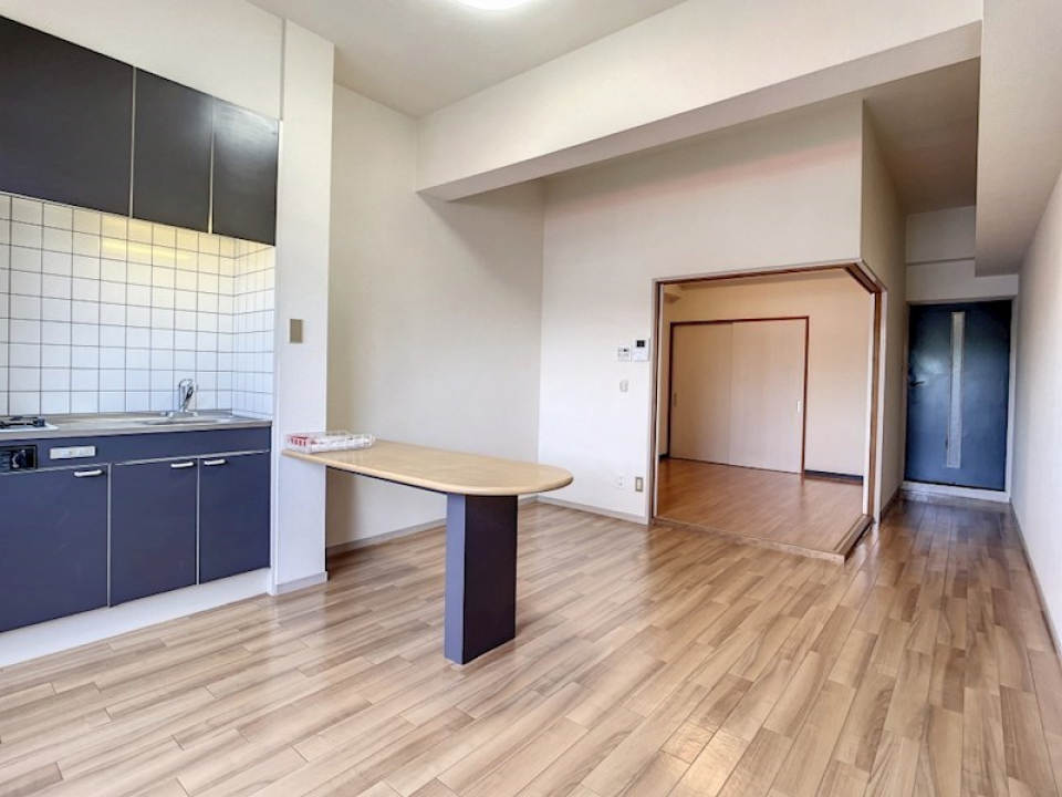 駅徒歩8分の街中マンション