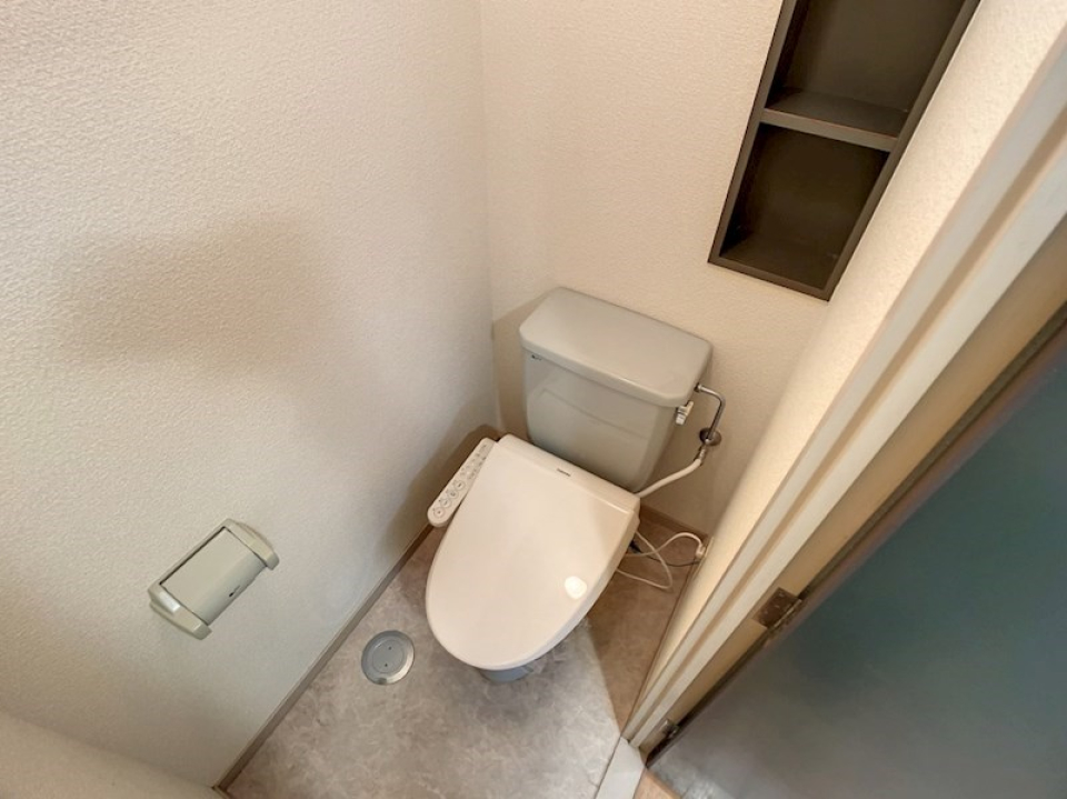 温水洗浄便座付きトイレ