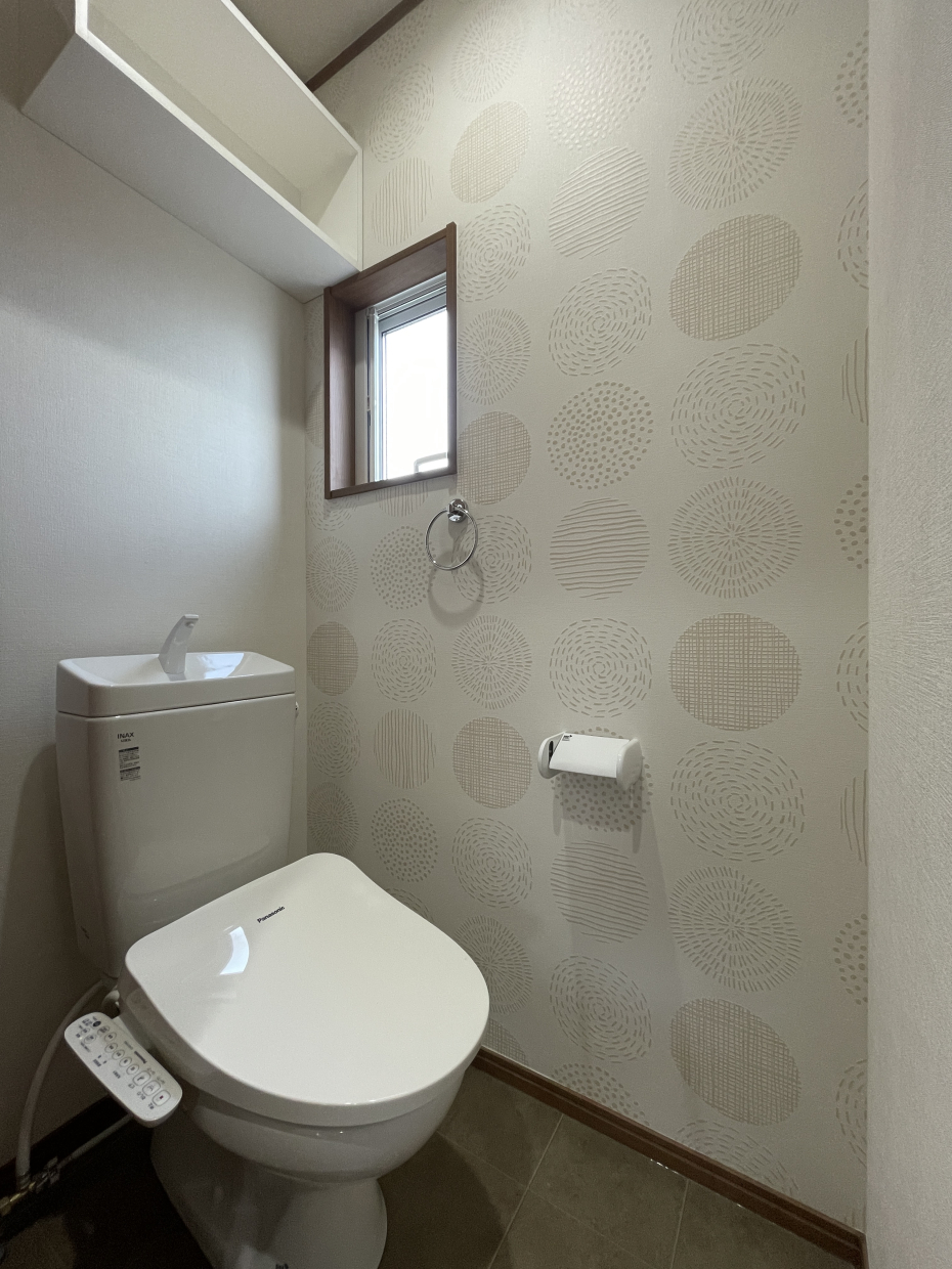 上部に棚付きです。