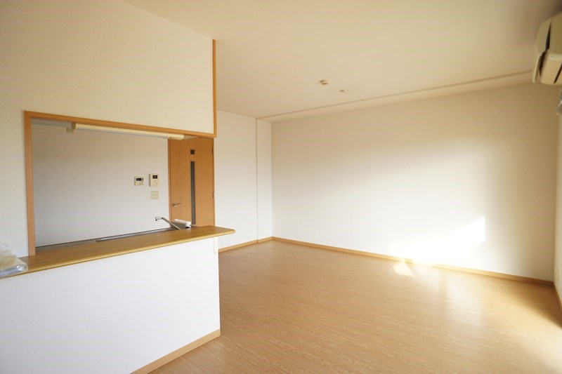 光溢れる1LDKでスマートな暮らしを