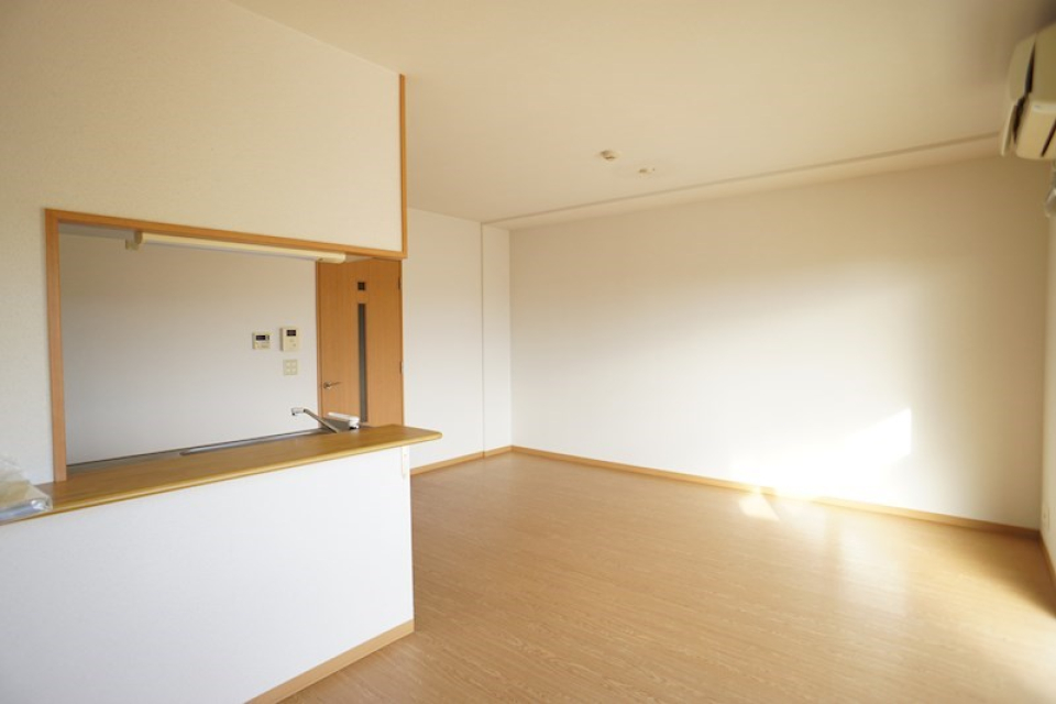 光溢れる1LDKでスマートな暮らしを