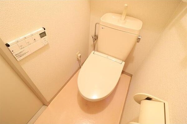 シンプルなトイレ