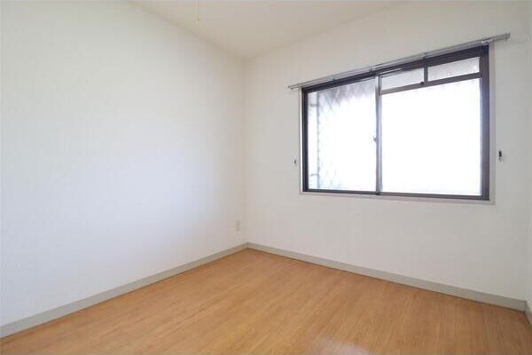 こちらは8帖の洋室