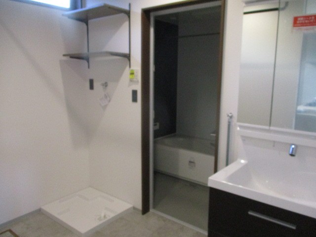 洗濯機置き場・洗面スペース