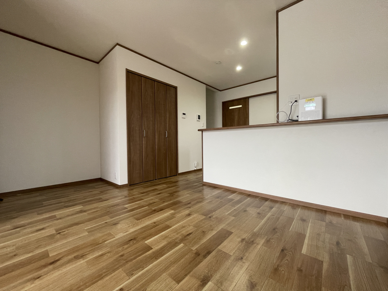 リビングからダイニング。