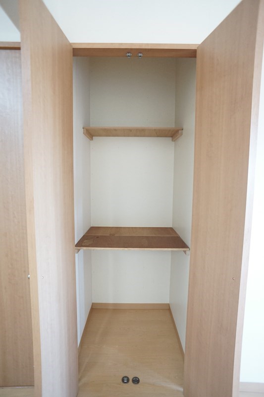 キッチン横の収納②