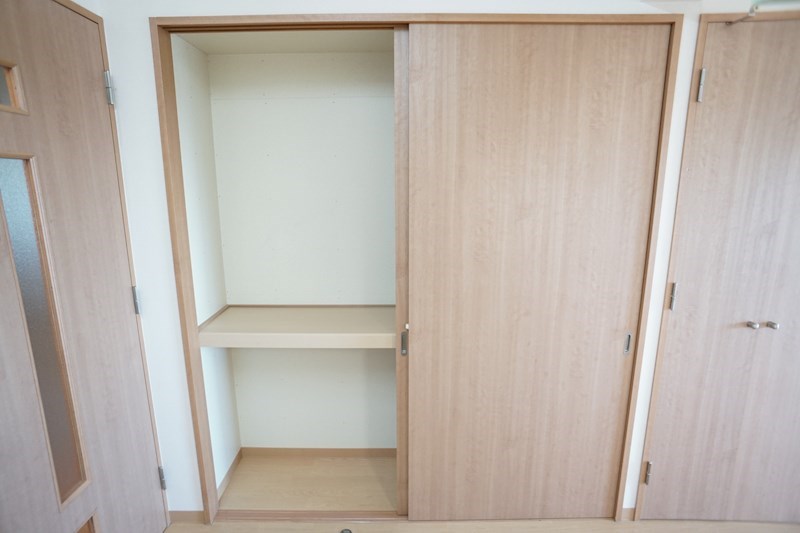 キッチン横の収納