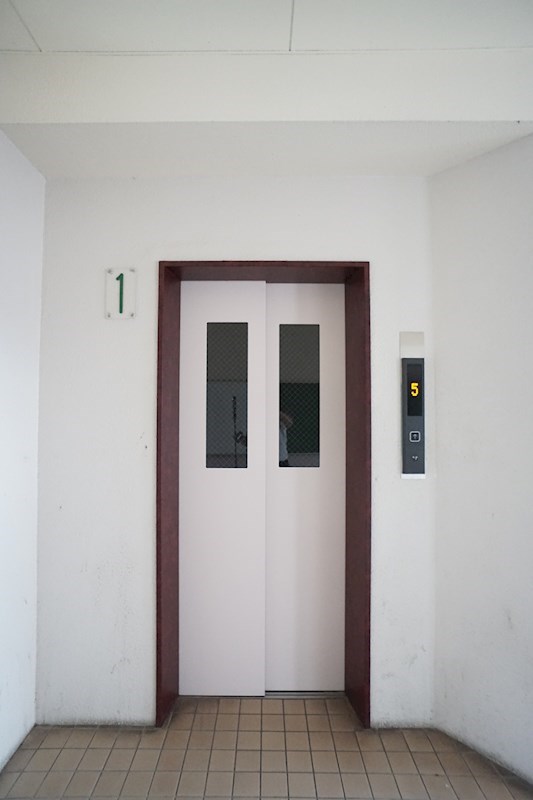 エレベーター付きで移動も楽々♪