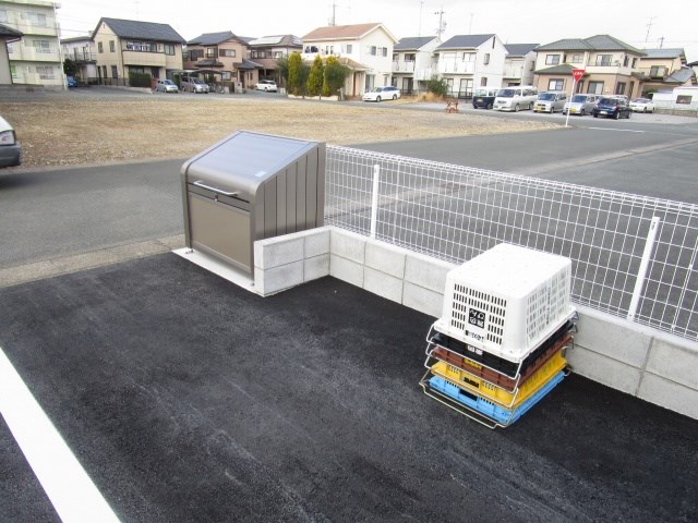 敷地内ゴミ置き場