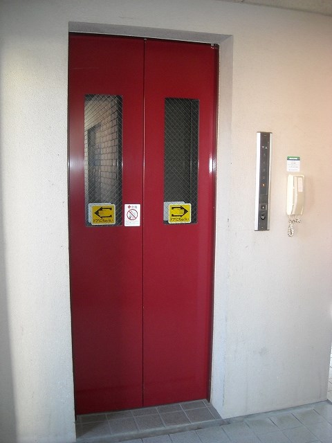 エレベーター付きで移動も楽々♪