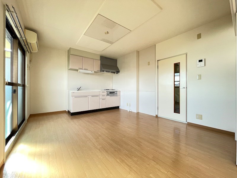 リビングルーム（別角度）