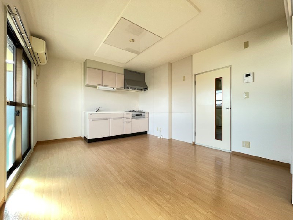 リビングルーム（別角度）