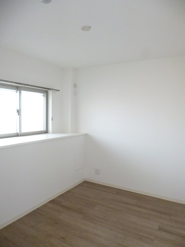 5帖の洋室、どちらも収納付き！