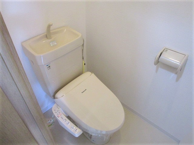 温水洗浄便座付きトイレ