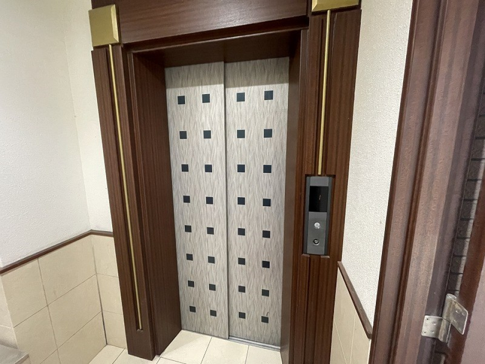 エレベーター付きで移動も楽々♪