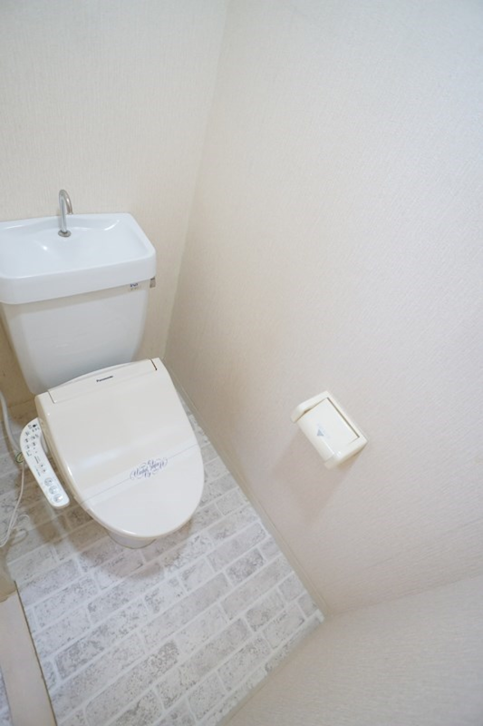 温水洗浄便座付きトイレ