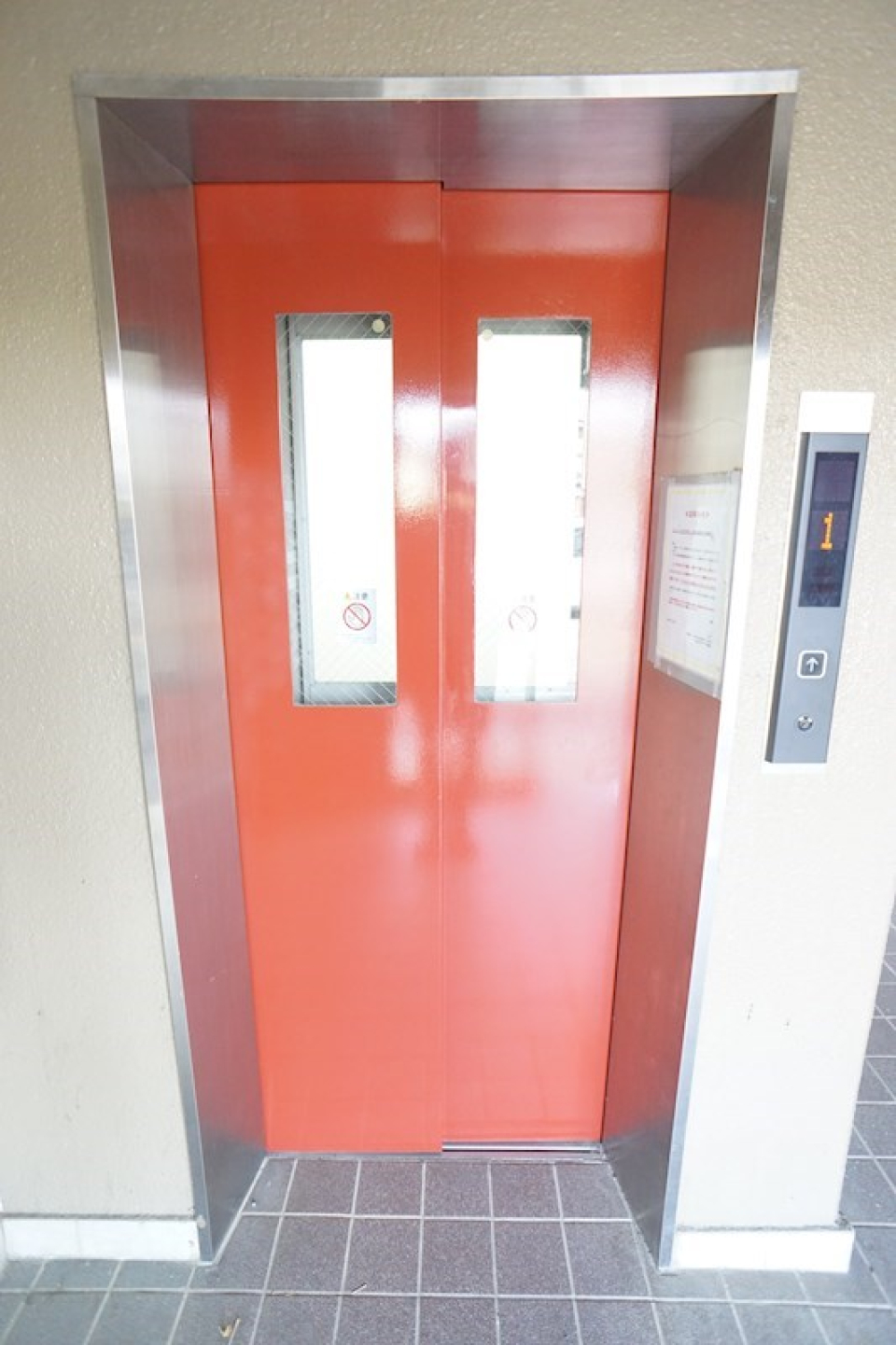 エレベーター付きで移動も楽々♪