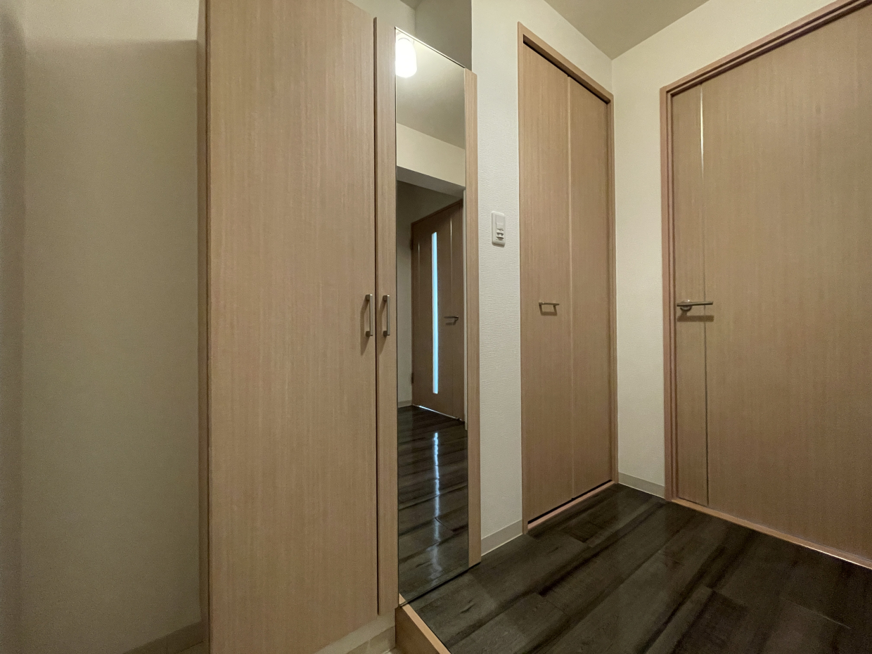 姿見付きのシューズクローゼットですね