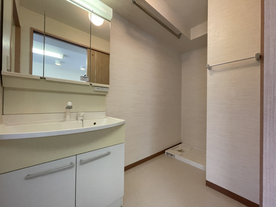 室内洗濯機置き場は奥にあります