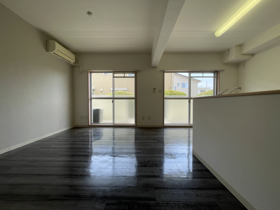 つやつやの床がきもちいね