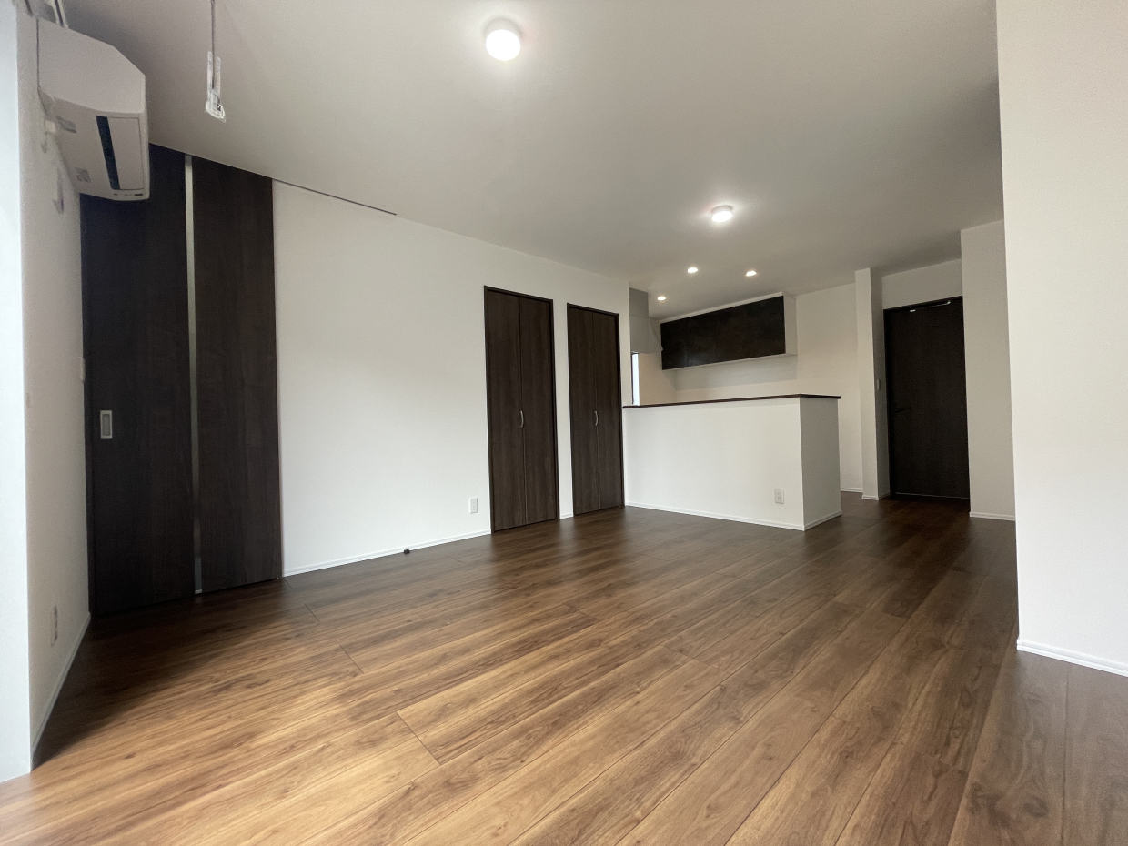 ブラウン&times;ホワイトの飽きないデザイン