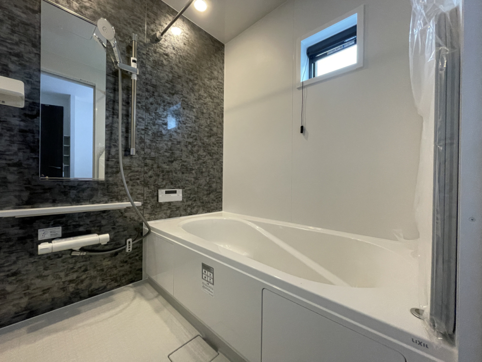 追い炊き機能の高級感のある浴室