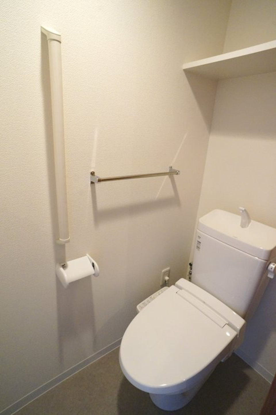 てすりやラックもあり助かりますね