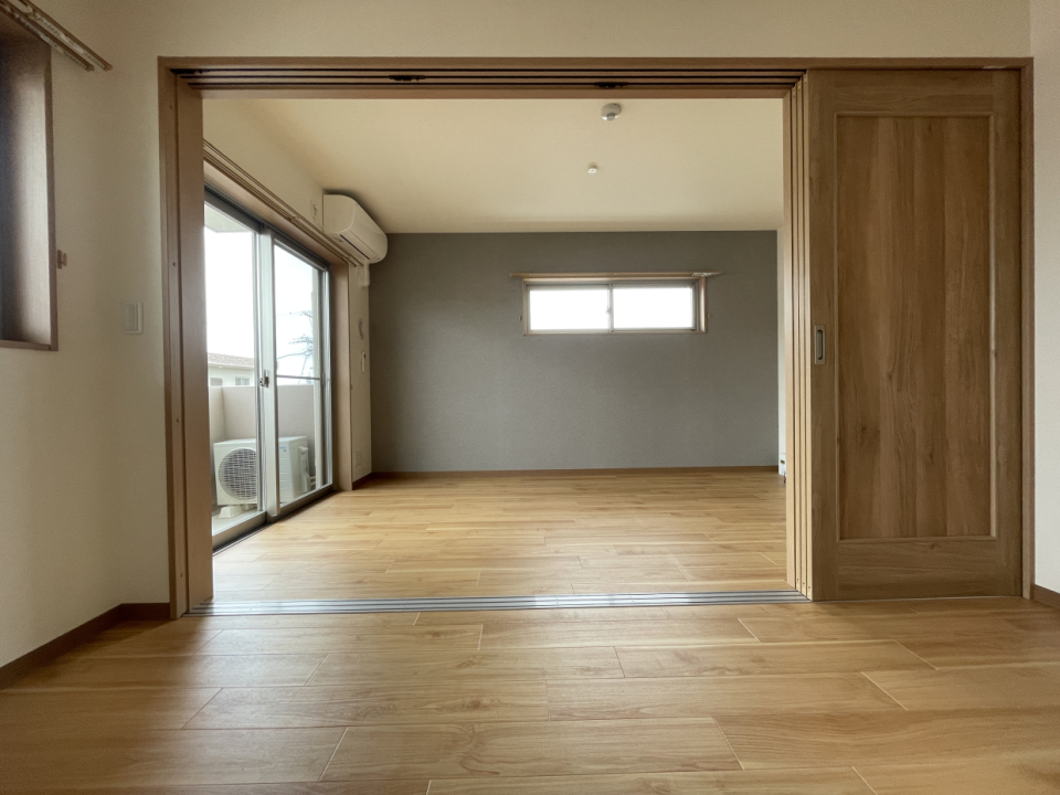 洋室から見たLDK、開放的な空間です