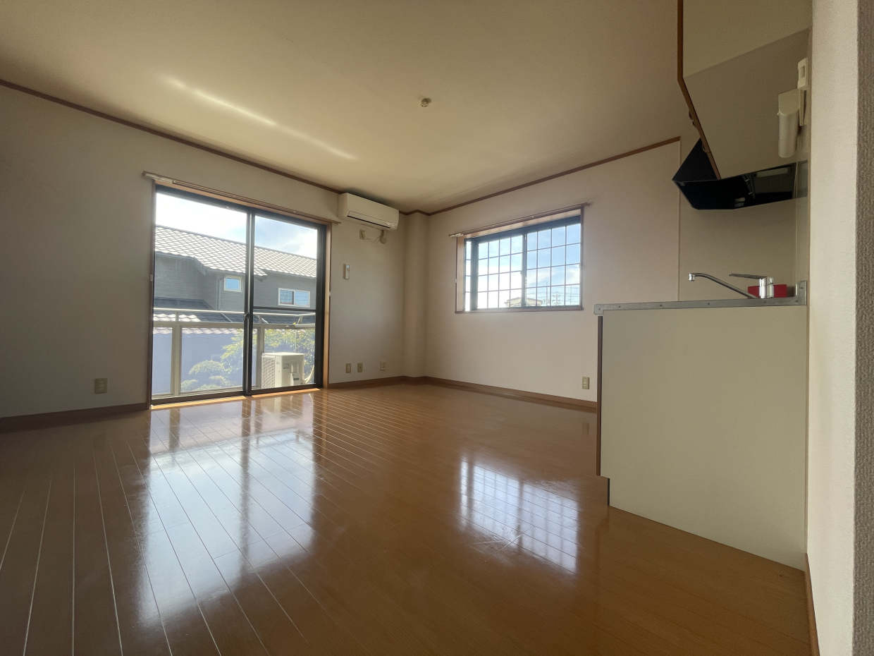 角部屋2面窓で明るい！