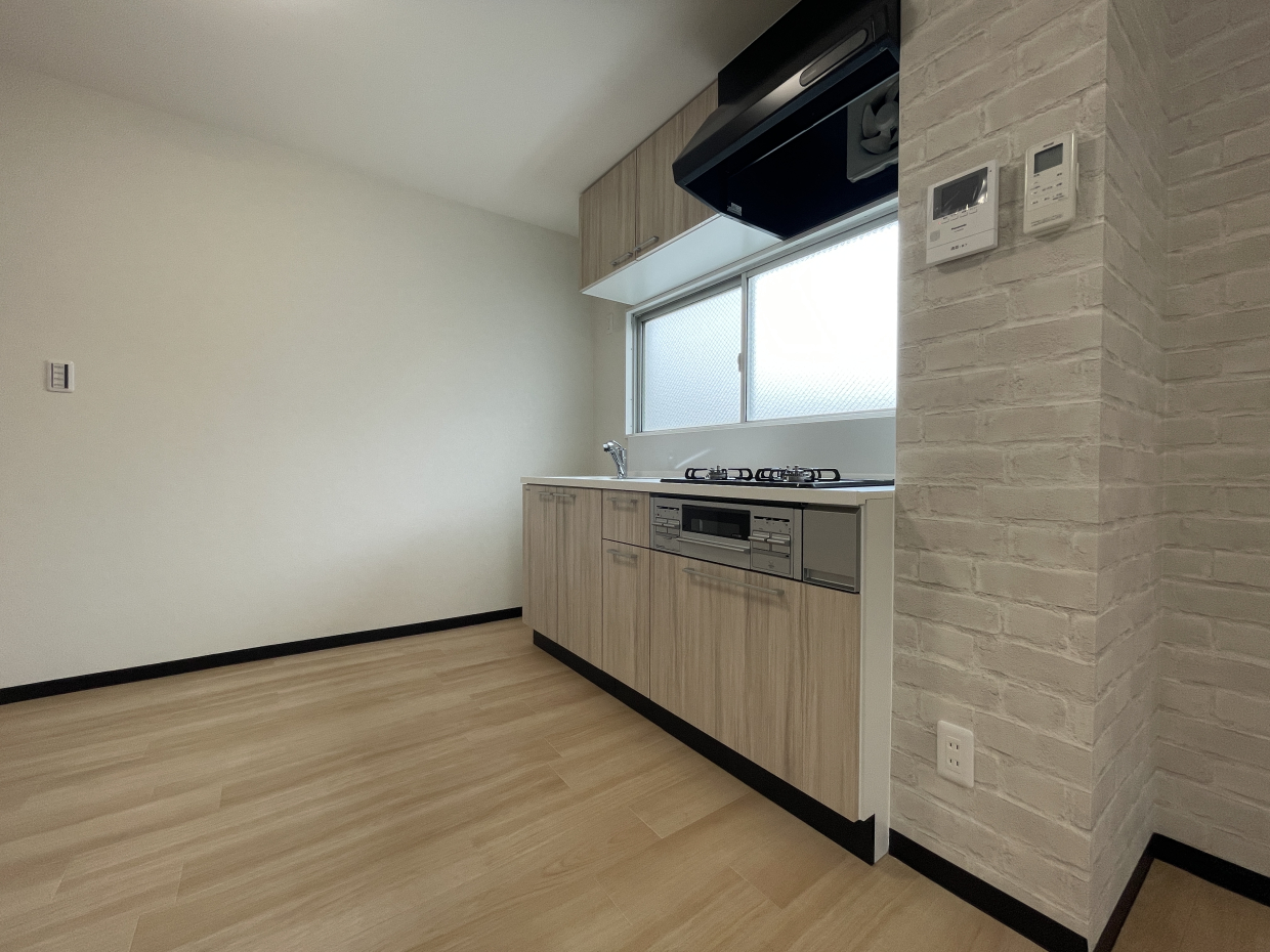 ウッド調のキッチンはお部屋にしっかり溶け込みます