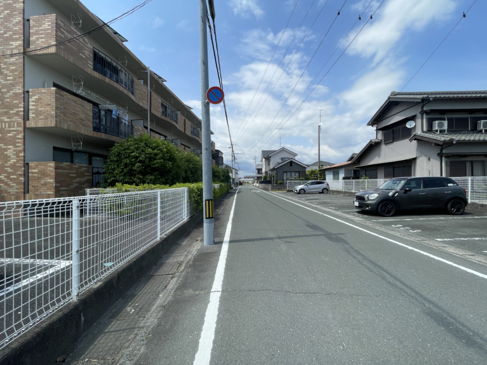 若干距離あり？