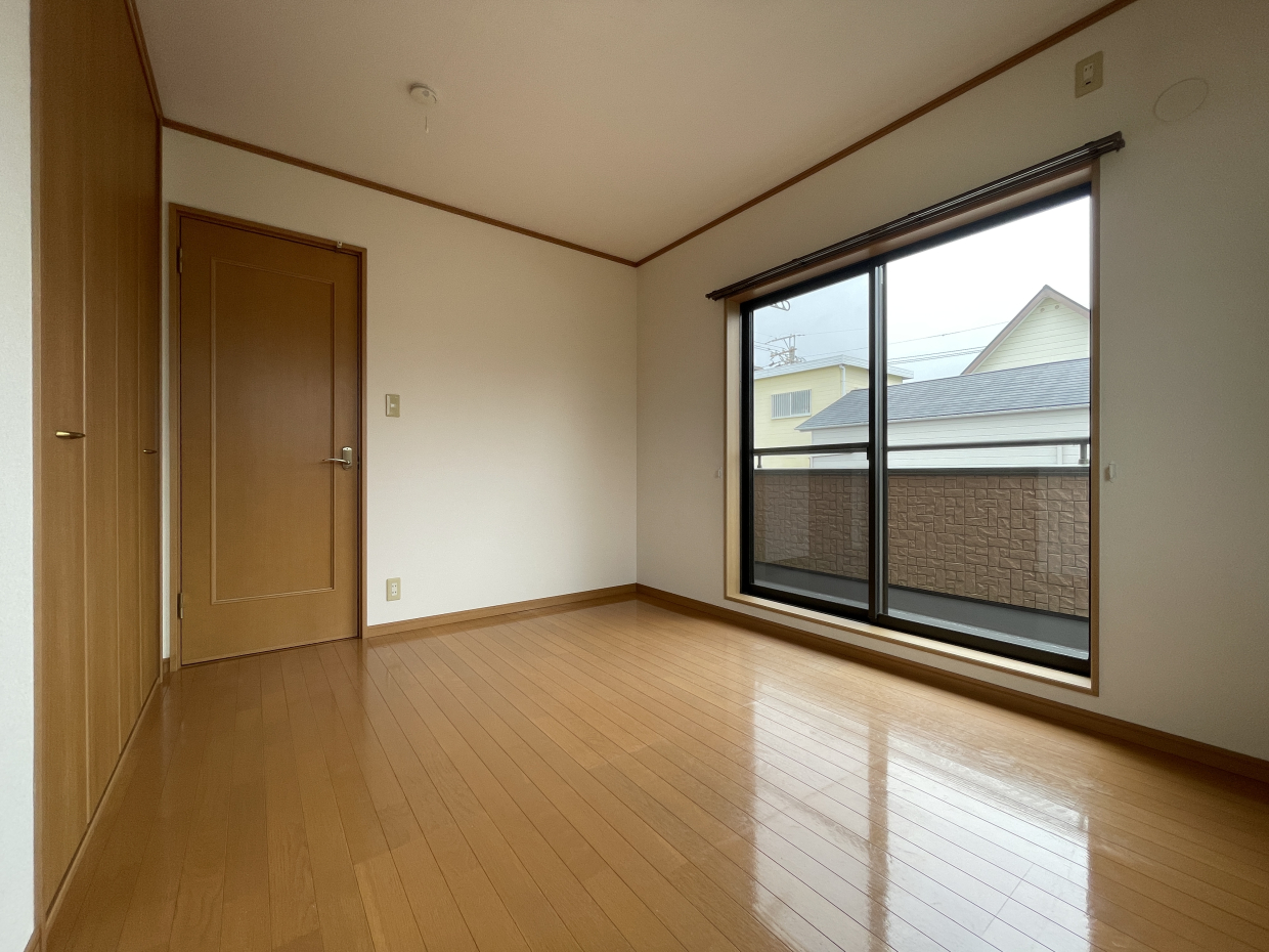 こちらは6帖の洋室