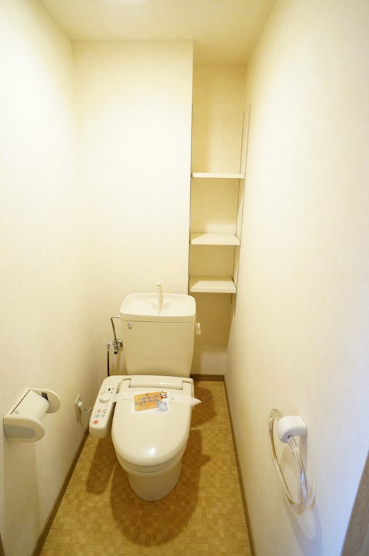 トイレには三段棚