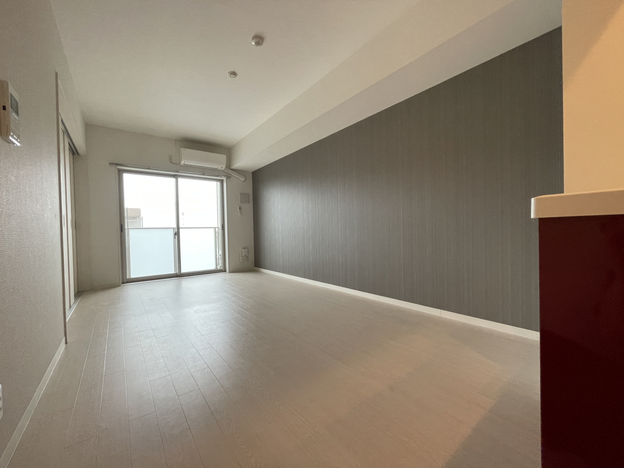 長方形の奥行きのあるお部屋です◎