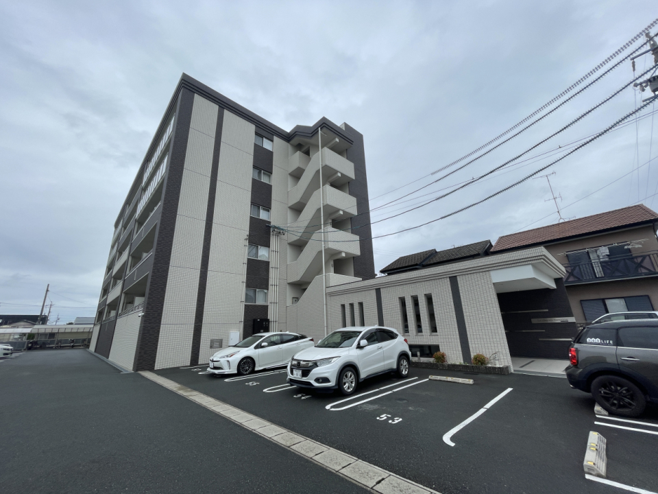 駐車場は1台5,500円にてご相談可能です