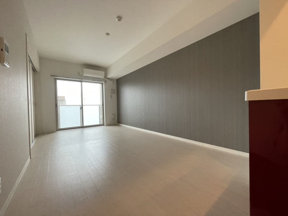 長方形の奥行きのあるお部屋です◎