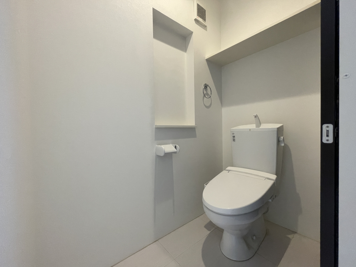 トイレは洗面スペ―スから繋がっています