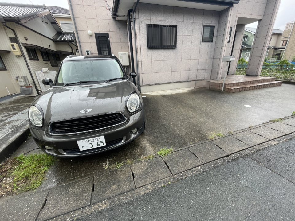 駐車場2台付きです