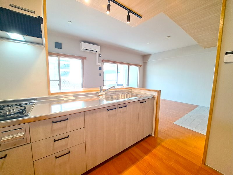 対面式のシステムキッチン！都市ガスなので費用を抑えられます