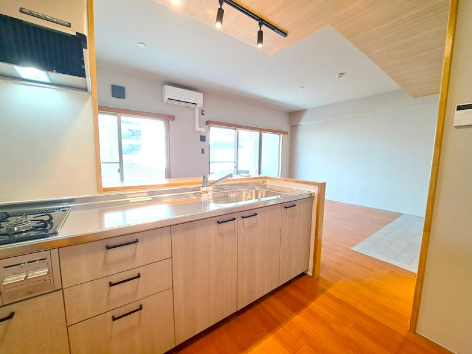 対面式のシステムキッチン！都市ガスなので費用を抑えられます