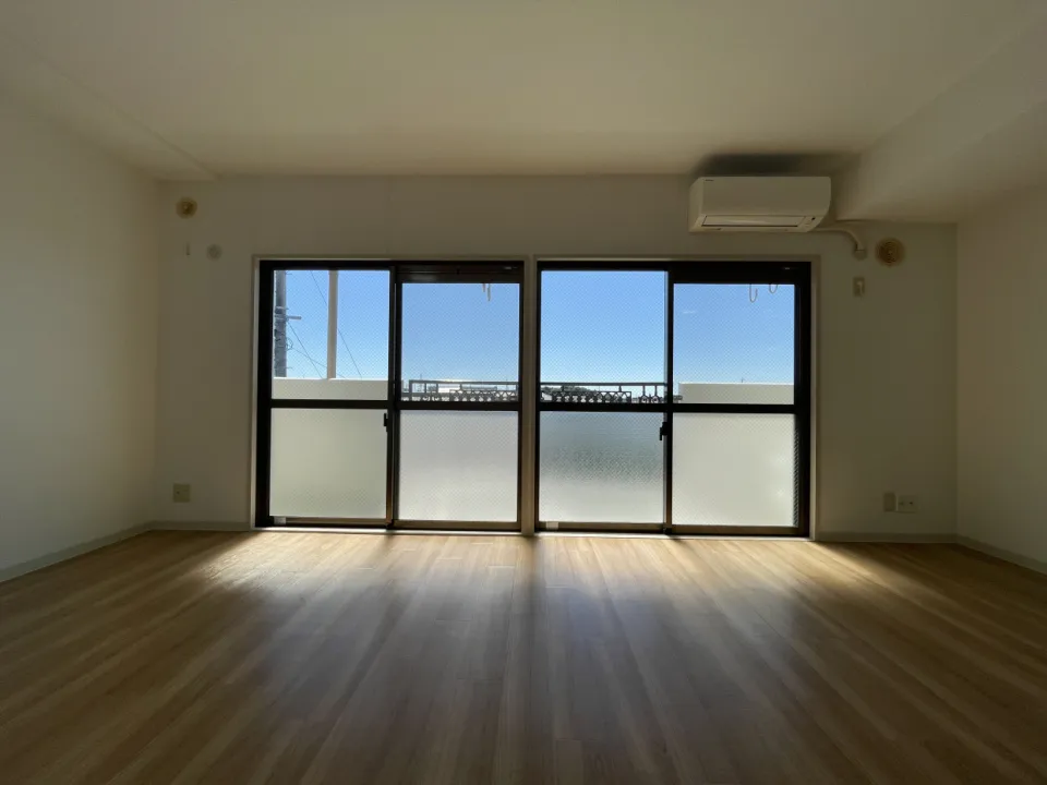 大きめな掃き出し窓も気持ちがいい◎