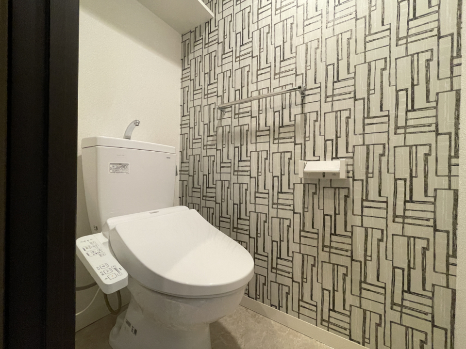 この幾何学模様のトイレも素敵