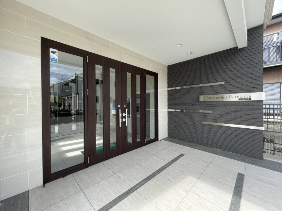 エントランスも清潔感たっぷりでした