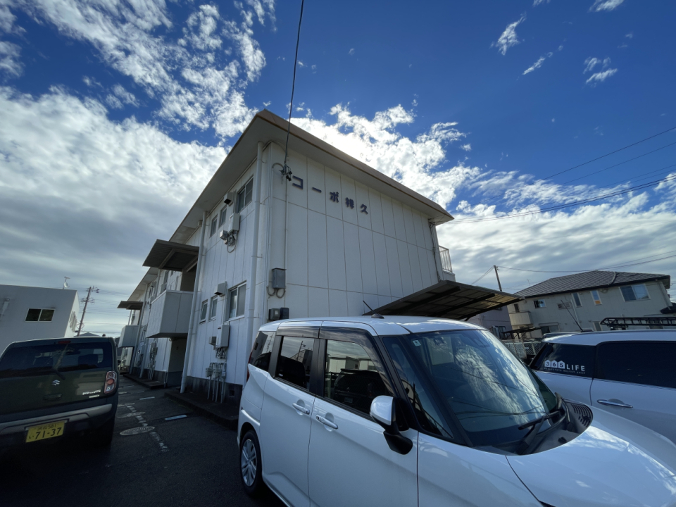 駐輪スペースと敷地内ゴミ置き場完備。駐車場1台付きです