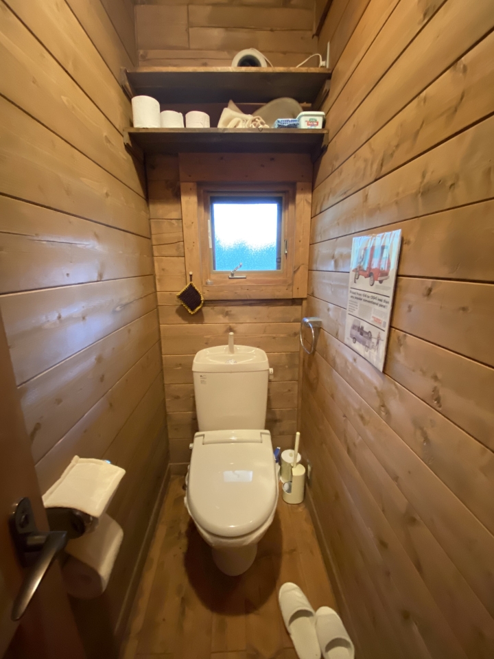 トイレだって木目さ