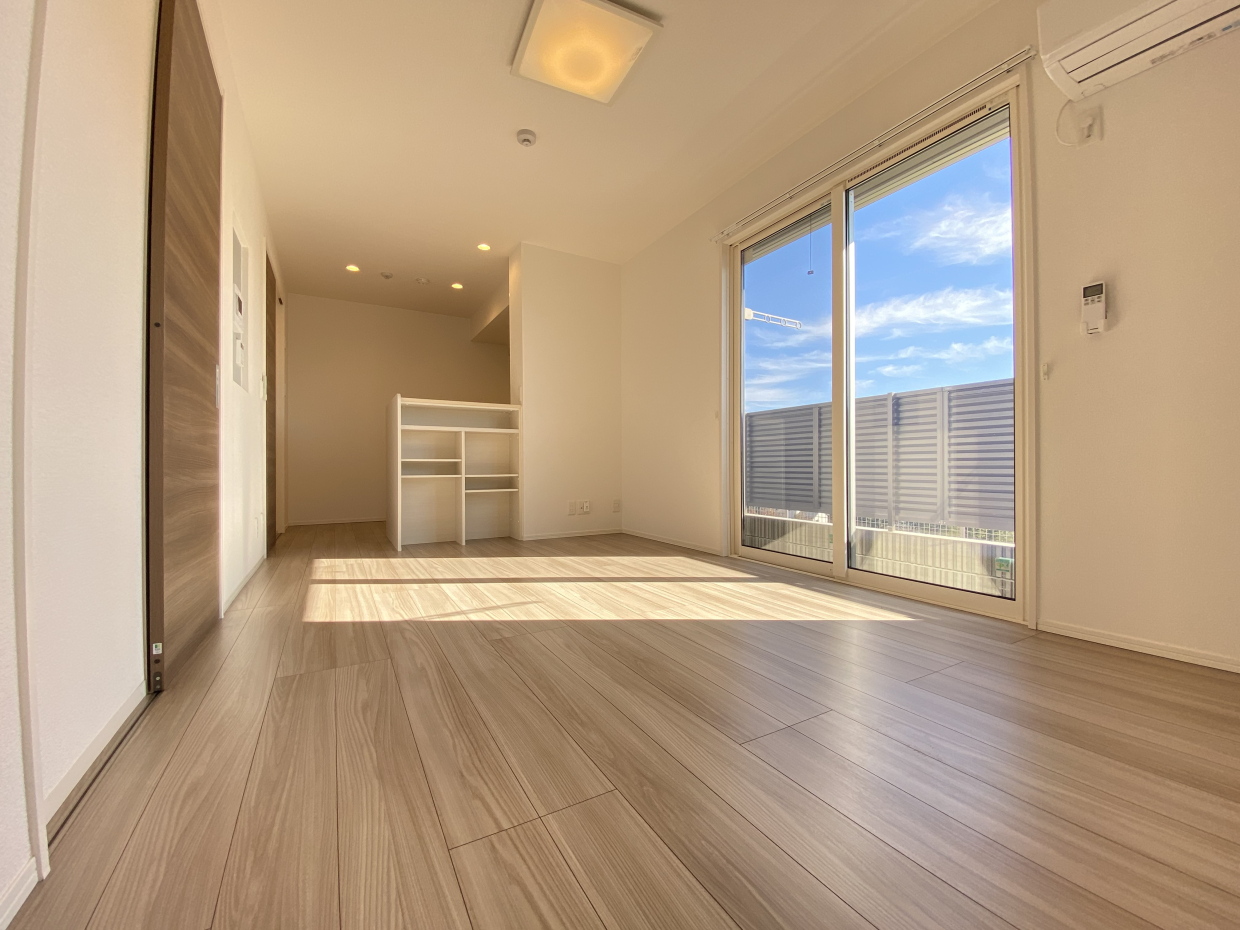 相棒とたまる、窓際ぼっこ