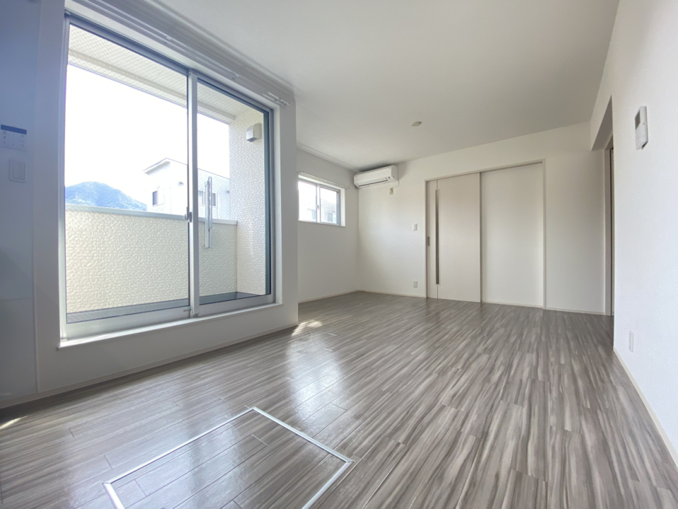 掃き出しで更に明るく
10.5帖リビング